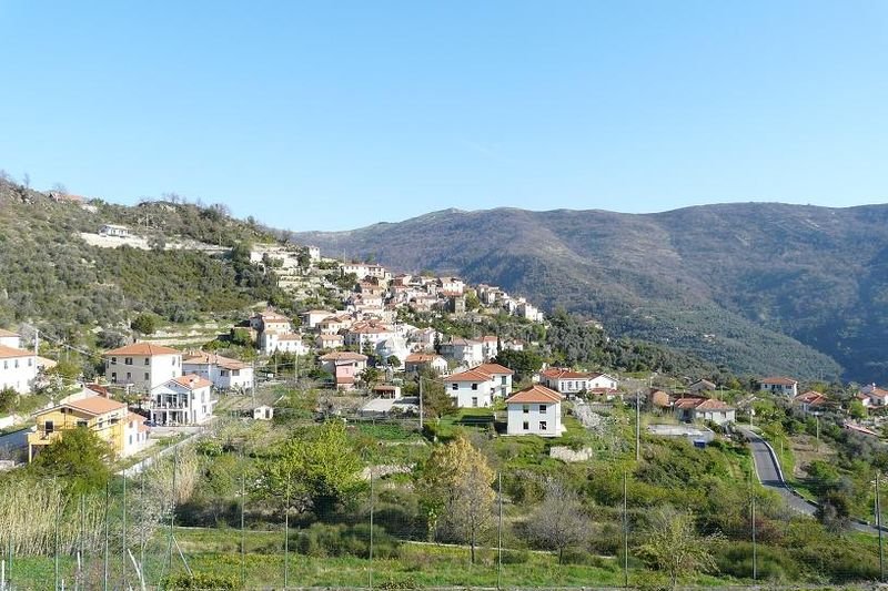 Vacanza con il cane a Diano Arentino: Scopri la Liguria con il tuo amico a quattro zampe